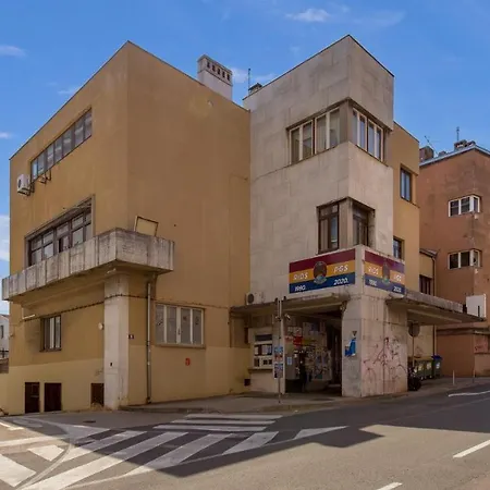 Beautiful Downtown Διαμέρισμα *