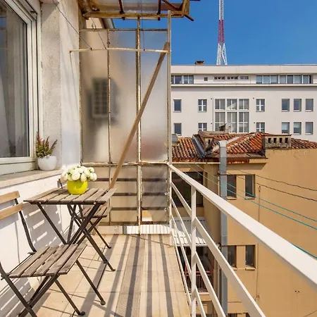 Beautiful Downtown Apartment *